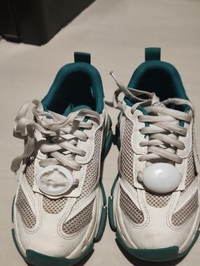 Steve Madden White and Teal Low-Top Sneakers